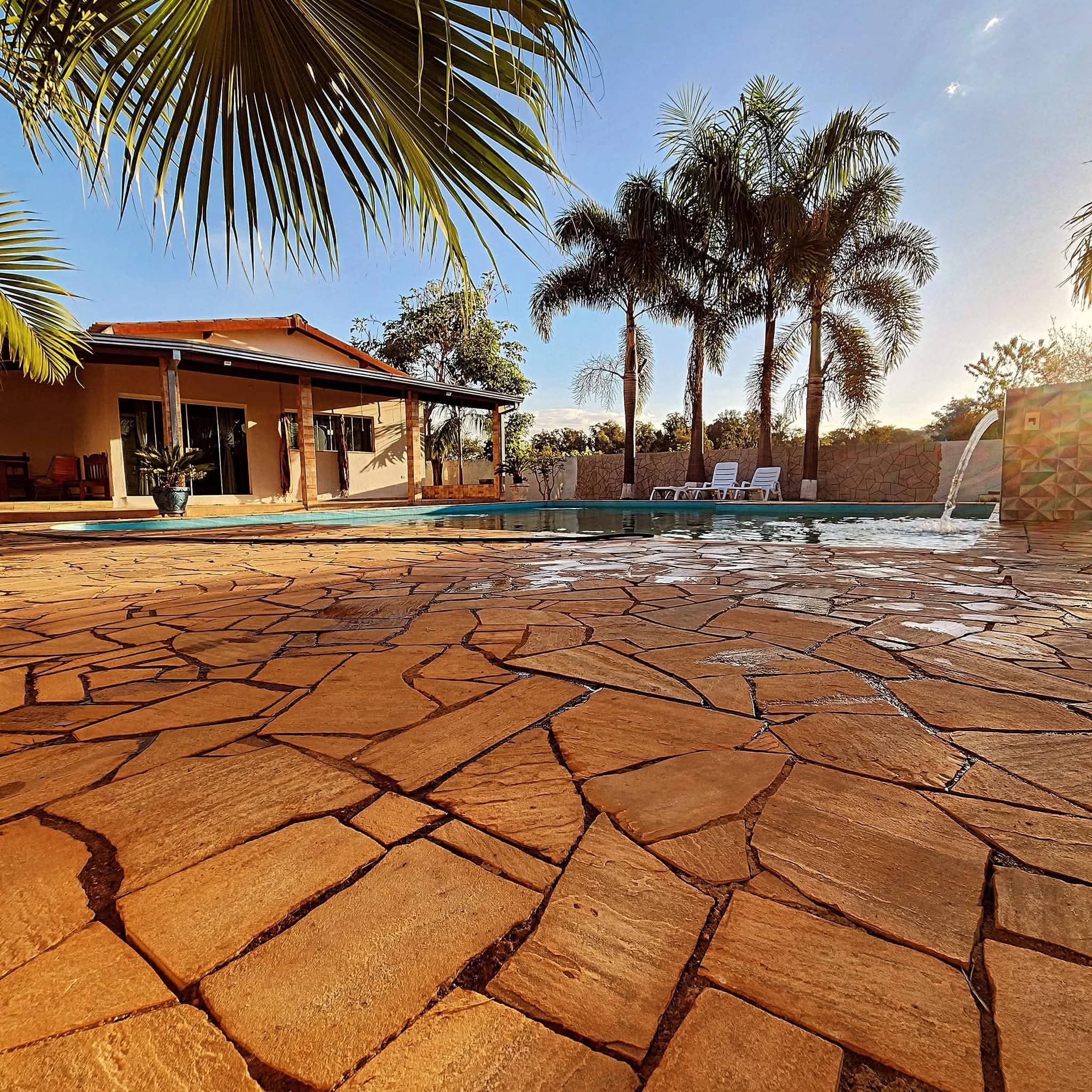 Trabalho de limpeza de piscina 11