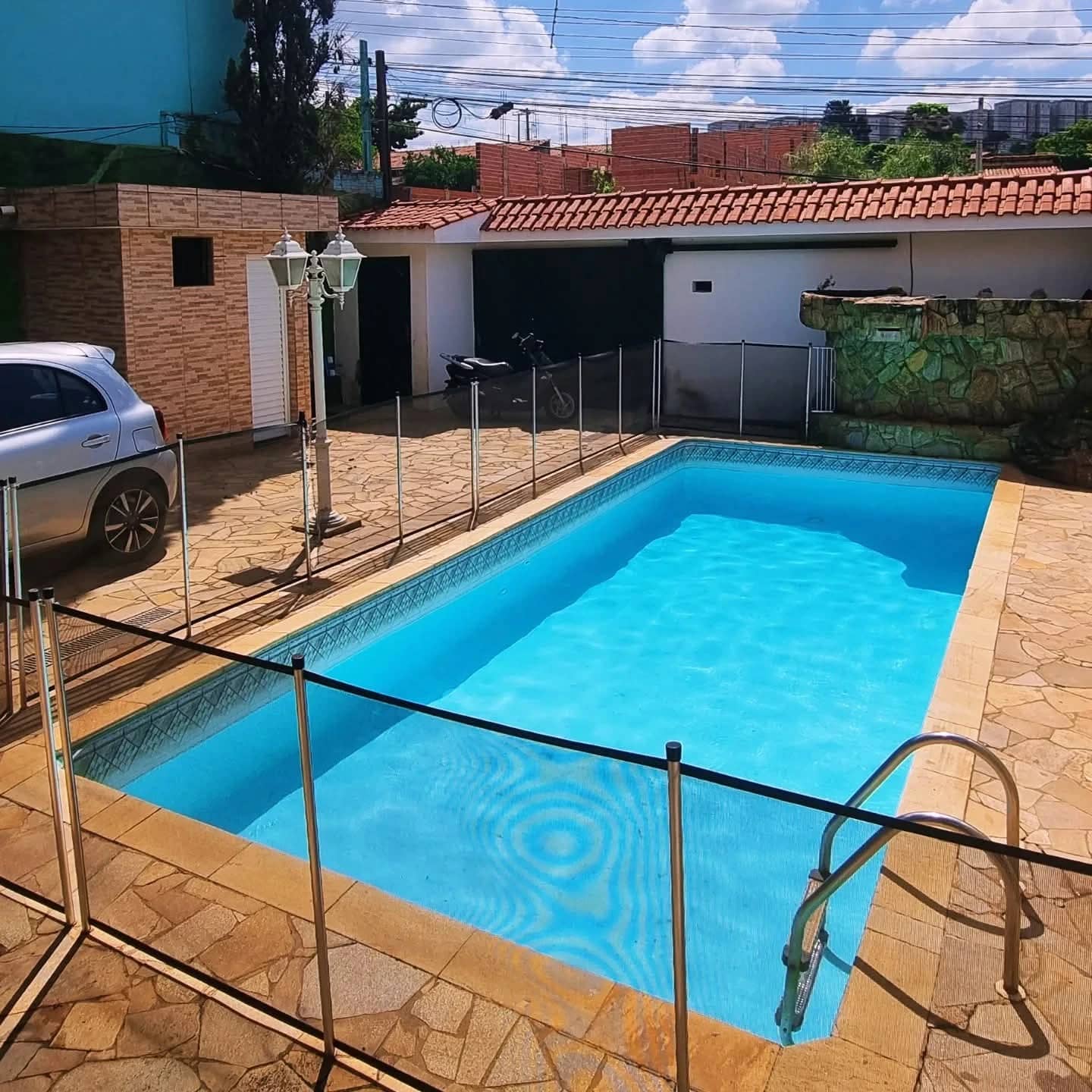 Trabalho de limpeza de piscina 5